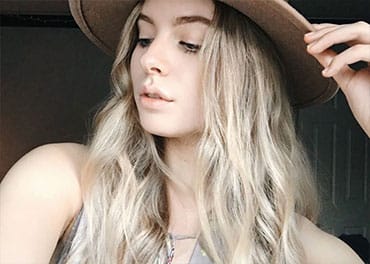 Gypsy boho look with wavy blonde hair